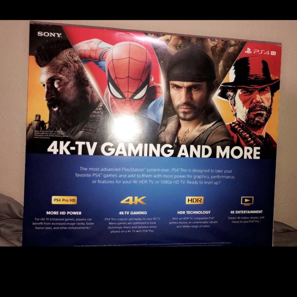 PS4 (Pro) - Picture 2 of 3